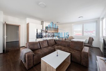 Luxusní byt 4+kk s balkóny, parkovacím stáním a výbornou obč - 2