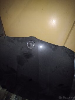 Kapota na bmw e90 facelift (ťuklá) - 2