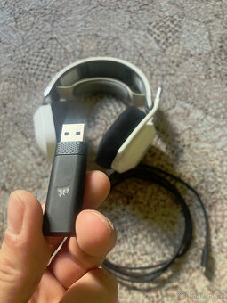 Herní sluchátka bezdr. Corsair HS80 / 7.1zvuk / záruka - 2