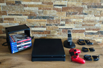PS4 konzole Slim + 6 her, stojan, duální nabíječka TOP STAV - 2