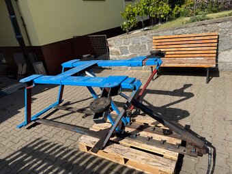 Hydraulický zvedák na auto - 2