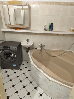 PRONÁJEM POKOJE S BALKONEM ČB - 2