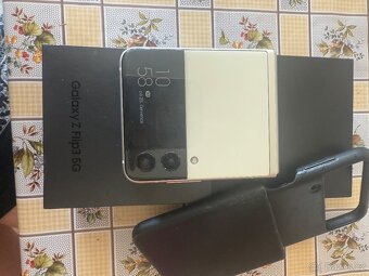 Samsung Galaxy Z Flip3 - 2