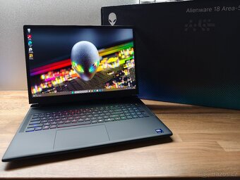 18" 300HZ_ALIENWARE 18 AREA-51_U7-255HX_32GB_RTX 5060 8GB - 2