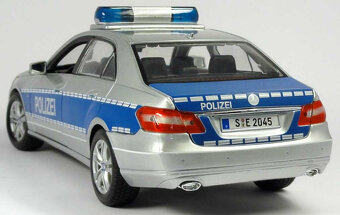 Model 1:18 Mercedes E-Class W212 1:18 2010 Polizei - 2