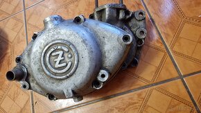 Víko a karter motoru na ČŽ 98 - 2