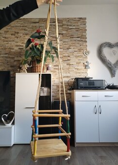 Celodřevěná dětská houpačka - 2