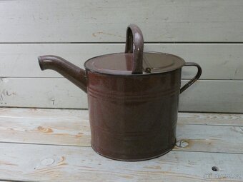 Hnědá smaltovaná konev - 2