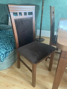 Jidelní stůl tmavý rustikální židle - 2