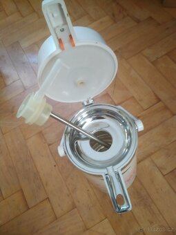 Termo konev s pumpou 2,6 litrů - 2