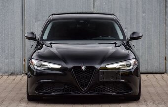 Alfa Romeo Giulia 2.0 Turbo 16V AT8-Q4 Estrema - 2