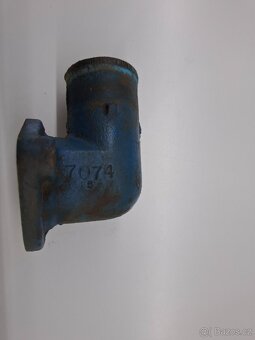1967-76 Ford Thermostat Housing - 2