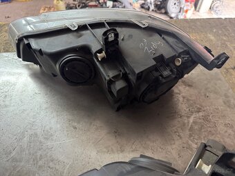 BMW e70 přední světla - 2