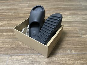 yeezy slides onyx NOVÉ nepoužité velikost US 10; EU 44 - 2