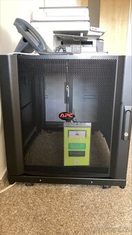 APC AR3003 Skříň serverového racku - 2