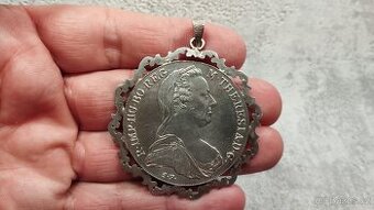Velká stříbrná mince - ag tolar Marie Terezie,v rámečku punc - 2