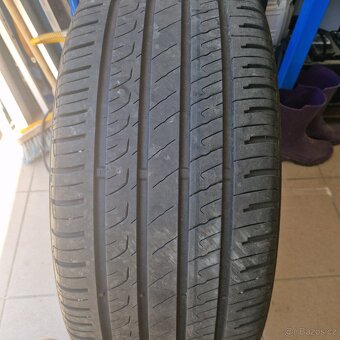 Letni pneu 235 35 19 - 2