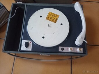 Prodám gramofon stereo M 64 solleta za 150 Kč - 2