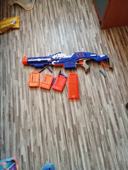 Nerf kulomet na zasobníky - 2