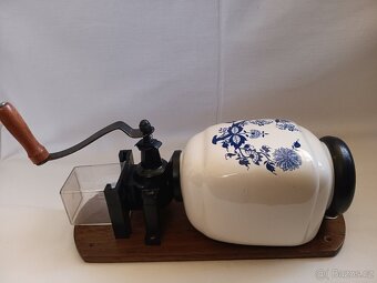 Porcelánový mlýnek na kávu - cibulák - 2