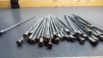 Honda Transalp dráty zadního kola - 2