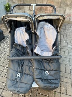 Prodám kočárek Easywalker Duo Plus v tmavě šedé barvě. - 2