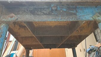 Litinový pracovní svařovací svářecí stůl - 2