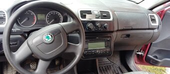 🚗 Škoda Fabia 1.4 - manuál – červená - 2