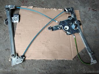 Škoda Octavia 1 díly levých předních dveří - 2