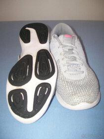 Sportovní obuv dámská  NIKE  REVOLUTION  4  - č. 40 - 2