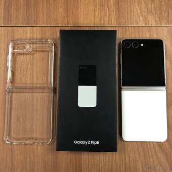 Samsung Galaxy Z Flip5 256GB, TOP stav, v záruce - 2