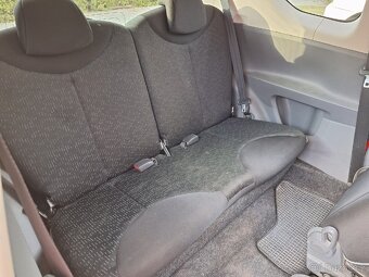 Prodám Peugeot 107,třídveřák,automat,spotťeba kolem 3.5-4.la - 2