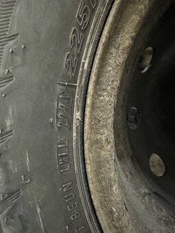 Pneu na discích 225/70 R15C - 2