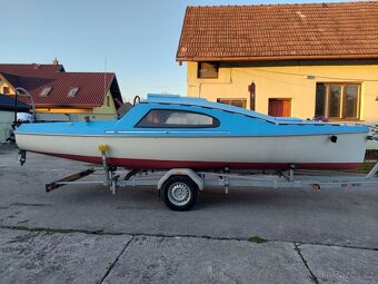 Kajutový motorový člun - 2