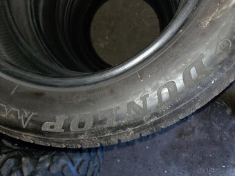 235/60/18 Dunlop - 2