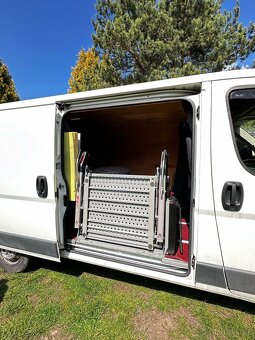 Peugeot Boxer s ručním ovládáním a plošinou 2016 - 2