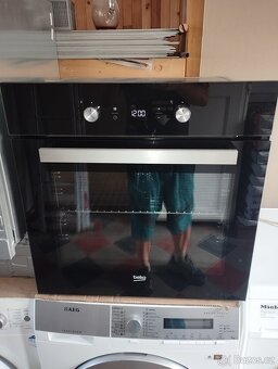 Vestavná trouba Beko - 2
