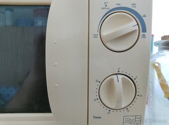 Prodám starou mikrovlnku, plně funkční - 2