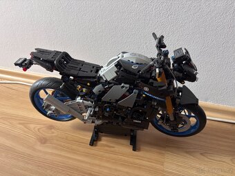 LEGO motorka Yamaha MT10-SP - 2