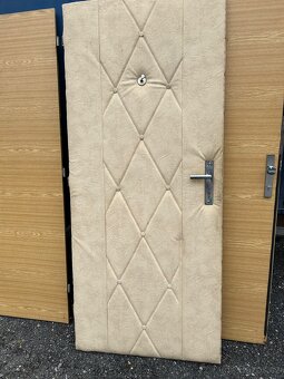 Prodám vchodové protipožární dveře šíře 85 cm - 2