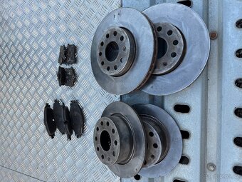 Přední a zadní brzdové kotouče - Superb 2 - 2