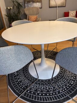Kulaty jidelni stul bily a 4 kresilka - 2