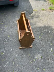 STOJÁNEK NA NOVINY - DŘEVĚNÝ - 2