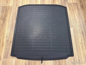 Oboustranný koberec Octavia 3 / III Liftback - TOP Stav - 2