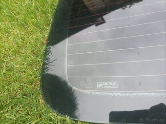 Zadní vyhřívané sklo vw Touran - 2