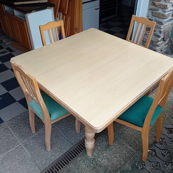 Jídelní stůl +4 zidle - 2
