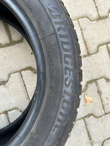 Zimní 215/55 r17 - 2