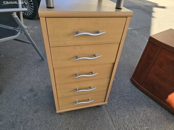 Komoda lamino 37x40 v 84cm. - 2