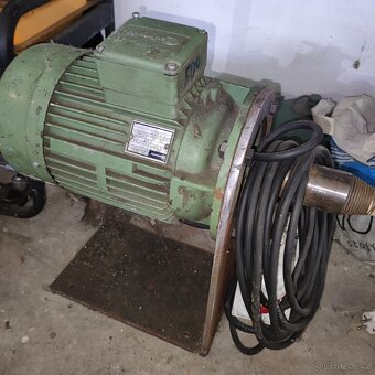 Elektromotor 1,1kW/ 380V , 685ot/min přírubový - 2