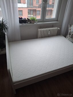 Krásná bila postel 140 šíře ..před dvěma měsíci koupená.. - 2